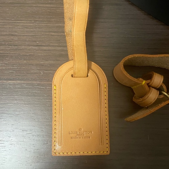 100% authentic LV luggage tag and handle strap 2 piece - Picture 4 of 15